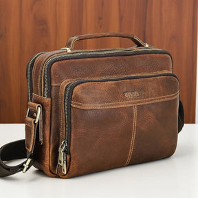 Bolsa Masculina Tiracolo de Couro Genuíno Logan Tablet 10”