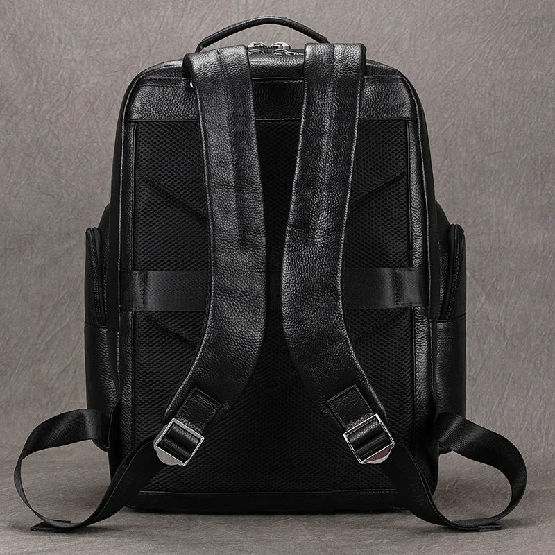 Mochila de Couro Legitimo para Notebook 17 pol com Conexão Usb Black Bull